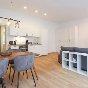Neue 2-zi-apartment 15 Min Entfernung Zum Hbf Und Brandenburger Tor Apartment